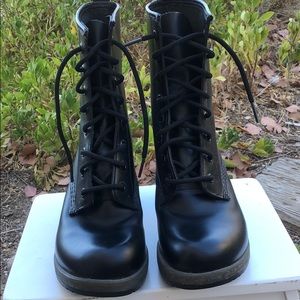black heeled dr martens